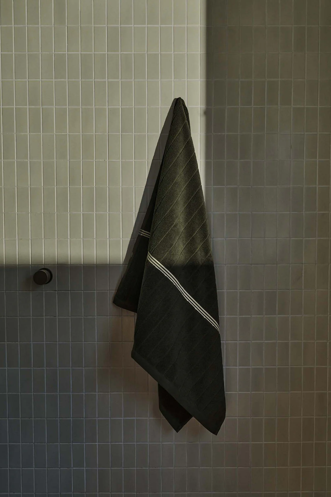 Baina Matheson Bath Sheet - Moss - Image 3