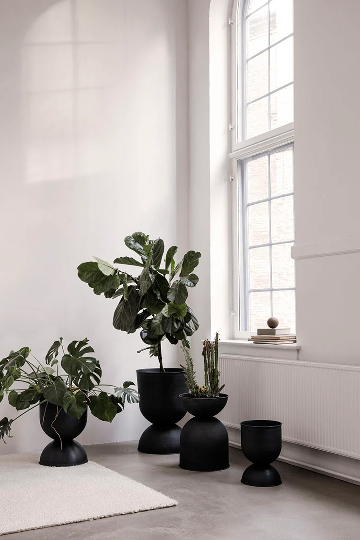 Ferm Living Hourglass Pot Large - Black - Image 3