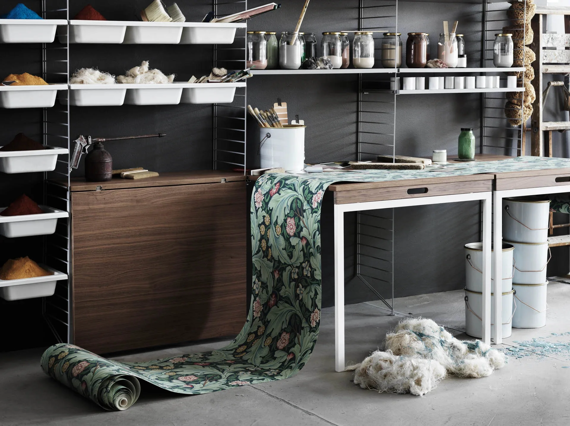 String System Folding Table - Image 4