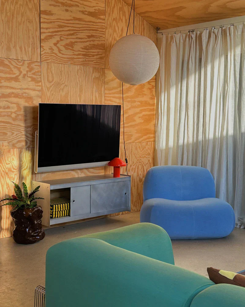 Util Plie Wall Unit 2 Doors - Image 4